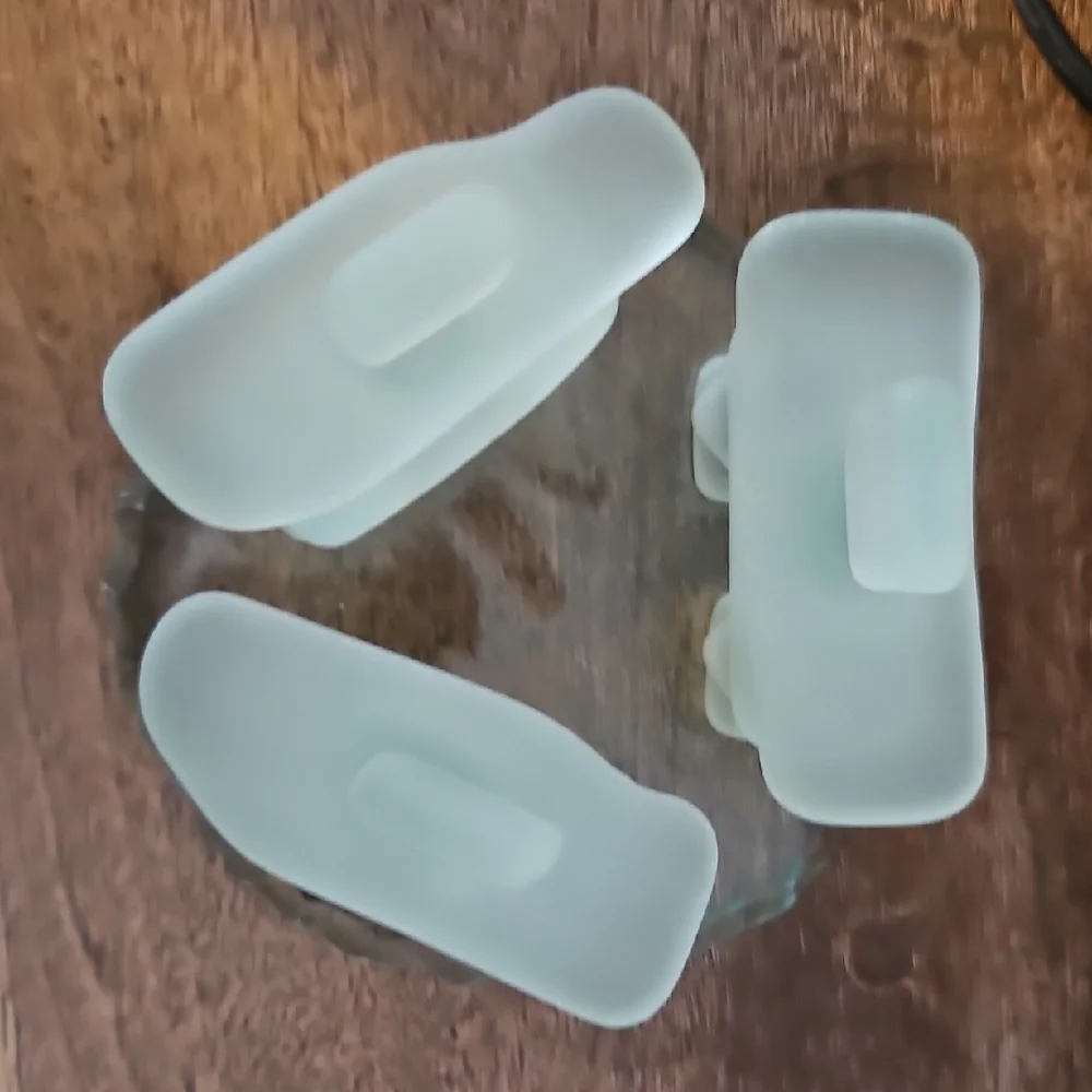 Frosted Glass Inukshuk - Picture 1 of 5